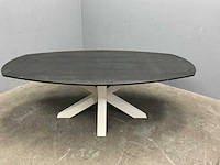 Deens ovaal eiken zwart gelakte eetkamertafel 220x110x76 cm met onderstel spin - afbeelding 1 van  4