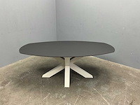 Deens ovaal zwart gelakte eetkamertafel 200 cm met onderstel spin - afbeelding 1 van  4