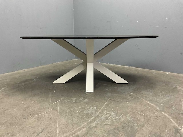 Deens ovaal zwart gelakte eetkamertafel 200 cm met onderstel spin - afbeelding 2 van  4