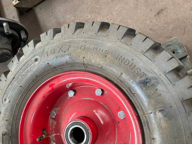 Deestone 18x7-8 imdustrial band met velg (4x) - afbeelding 3 van  4