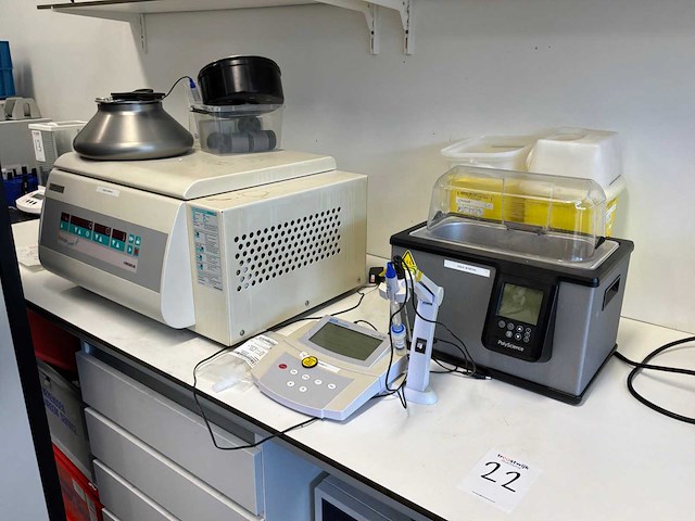 Defecte laboratoriumapparatuur - afbeelding 1 van  4