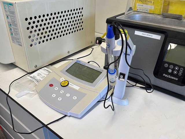 Defecte laboratoriumapparatuur - afbeelding 2 van  4