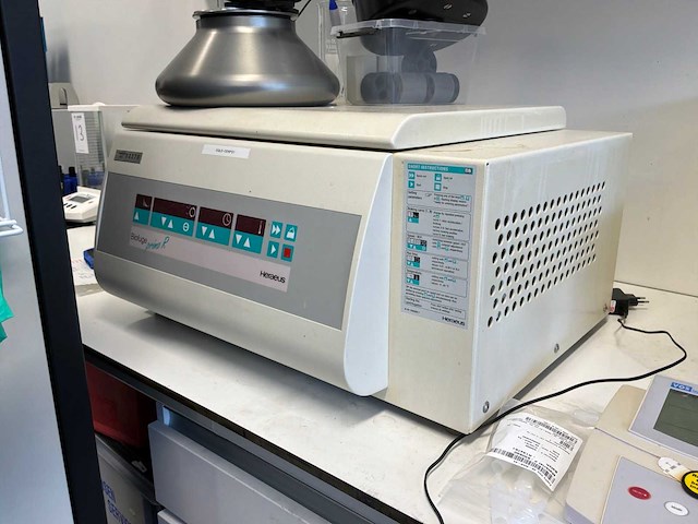 Defecte laboratoriumapparatuur - afbeelding 4 van  4