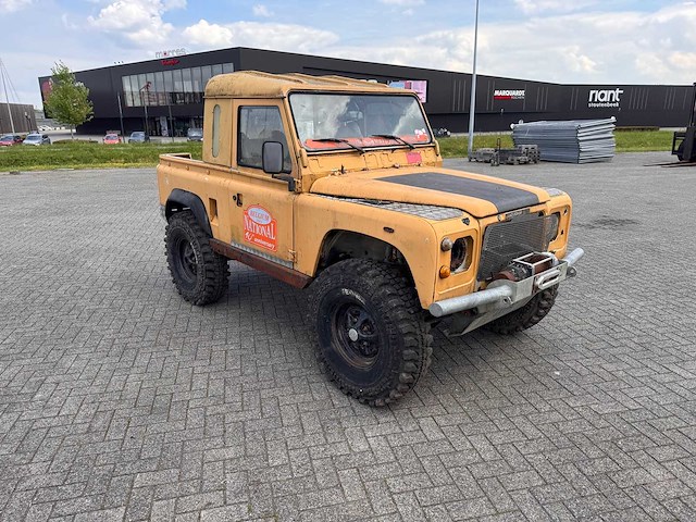 Defender - 90 v8 - personenauto - afbeelding 11 van  17