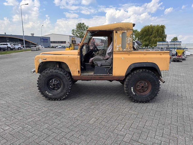 Defender - 90 v8 - personenauto - afbeelding 13 van  17