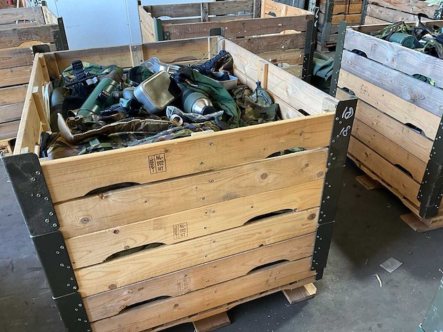 Defensie divers uitrusting/kleding - afbeelding 1 van  5