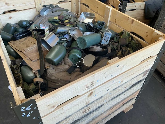 Defensie divers uitrusting/kleding - afbeelding 1 van  5
