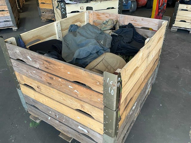 Defensie divers uitrusting/kleding - afbeelding 1 van  6