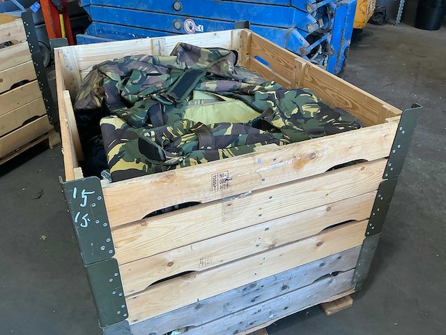 Defensie divers uitrusting/kleding - afbeelding 1 van  5