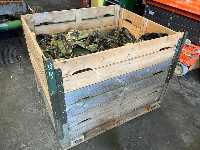 Defensie divers uitrusting/kleding - afbeelding 1 van  5