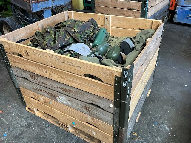 Defensie divers uitrusting/kleding - afbeelding 1 van  5
