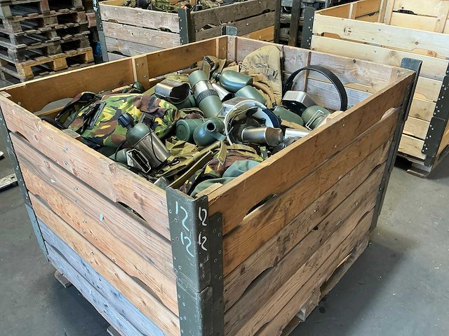 Defensie divers uitrusting/kleding - afbeelding 1 van  5