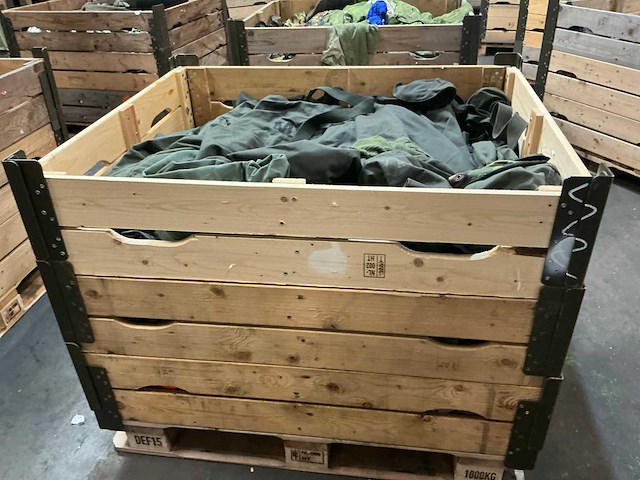 Defensie divers uitrusting/kleding - afbeelding 1 van  5