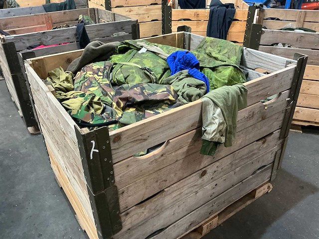 Defensie divers uitrusting/kleding - afbeelding 1 van  5