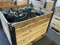 Defensie divers uitrusting/kleding - afbeelding 1 van  2