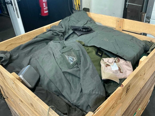 Defensie divers uitrusting/kleding - afbeelding 6 van  6
