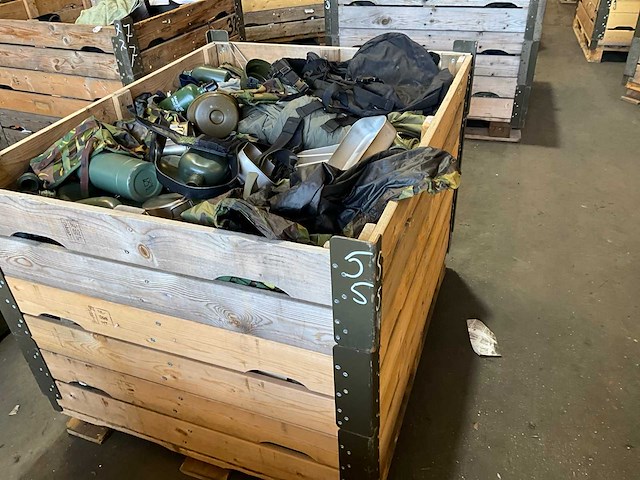 Defensie divers uitrusting/kleding - afbeelding 1 van  3