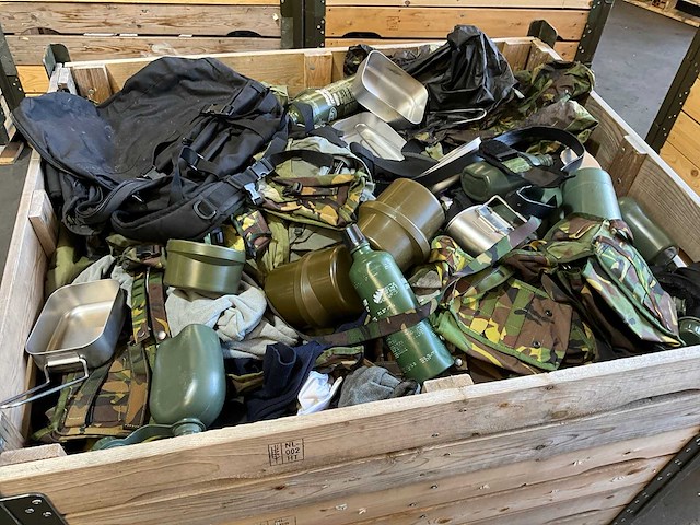 Defensie divers uitrusting/kleding - afbeelding 2 van  3