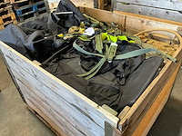 Defensie divers uitrusting/kleding - afbeelding 1 van  4