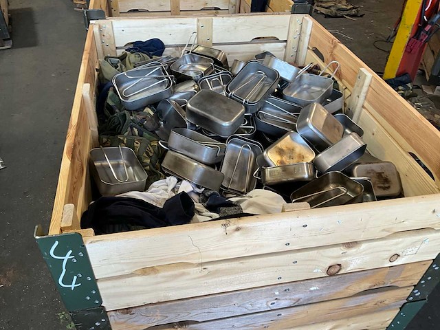 Defensie divers uitrusting/kleding - afbeelding 1 van  3