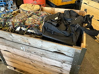 Defensie divers uitrusting/kleding - afbeelding 1 van  3
