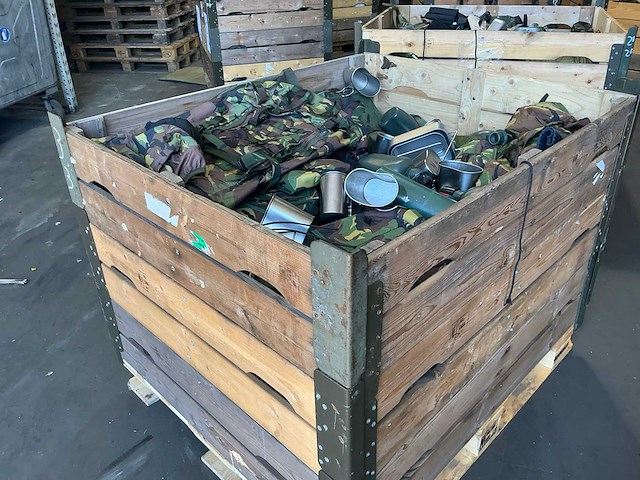 Defensie divers uitrusting/kleding - afbeelding 1 van  5