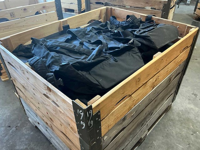 Defensie divers uitrusting/kleding - afbeelding 1 van  5