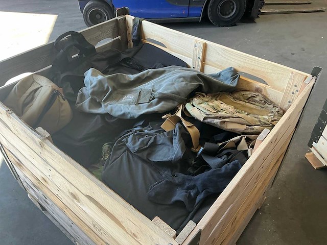 Defensie divers uitrusting/kleding - afbeelding 1 van  1
