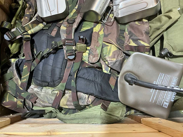 Defensiemateriaal - afbeelding 6 van  7