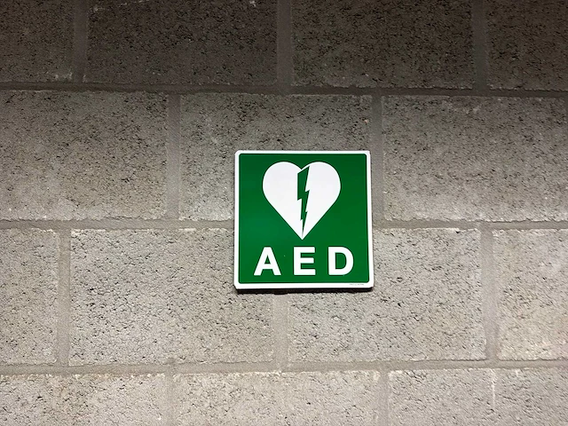 Defibtech lifeline aed defibrillator met wandkast en draagtas - afbeelding 3 van  5