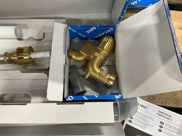 Delabie tempoflux toiletset met directe spoeling (5x) - afbeelding 7 van  11