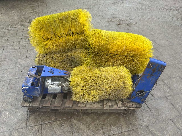 Delaval koeborstel (2x) - afbeelding 1 van  6