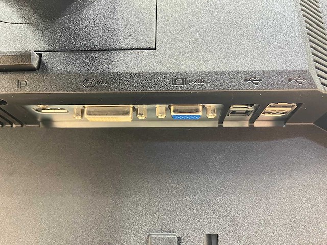 Dell - 13x 22" monitor op voet - dp, dvi, vga - afbeelding 8 van  18