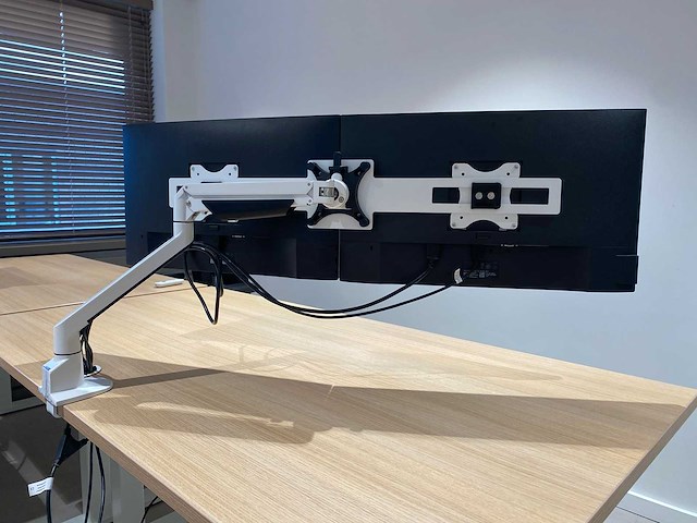 Dell - 23" dubbele monitoren met ergonomische arm (hdmi, dp, vga, usb) - afbeelding 18 van  21