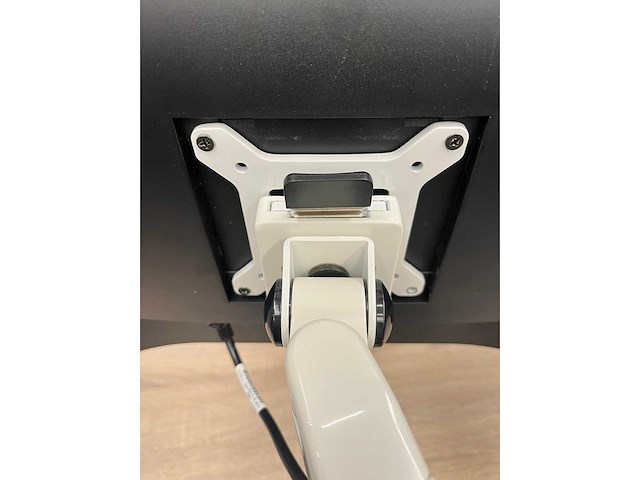 Dell - 24" monitoren met dubbele monitorarm - dp, hdmi, vga - afbeelding 15 van  16