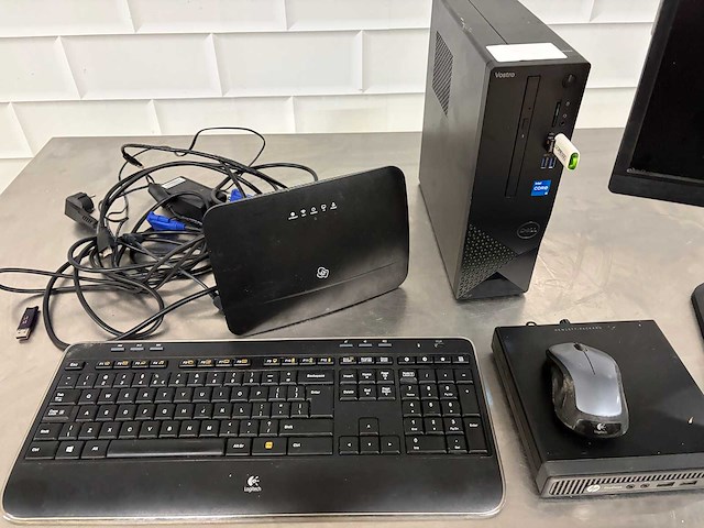 Dell - computer systeem met monitor en toetsenbord - afbeelding 1 van  2