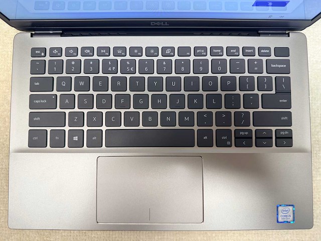 Dell - latitude 3301 - i5 / 8gb / 256gb / 13,2" laptop - afbeelding 4 van  8