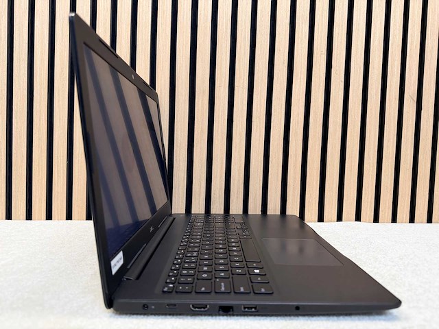 Dell - latitude 3590 - i5 / 16gb / 256gb / 15,3" laptop - afbeelding 2 van  8