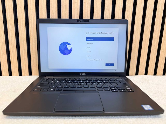Dell - latitude 5400 - i5 / 16gb / 256gb / 13,9" laptop - afbeelding 1 van  9