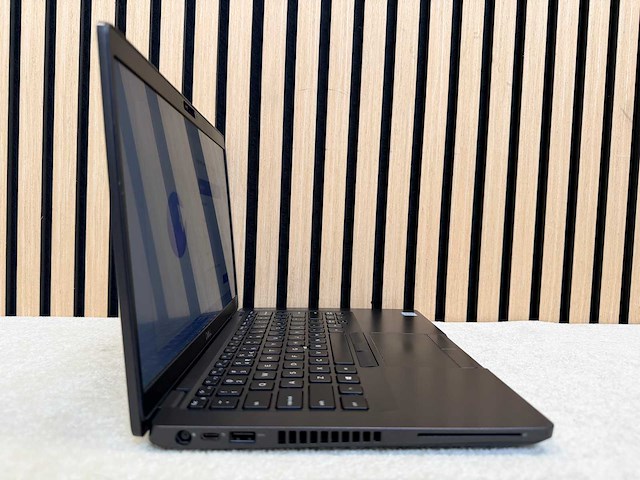 Dell - latitude 5400 - i5 / 16gb / 256gb / 13,9" laptop - afbeelding 2 van  9