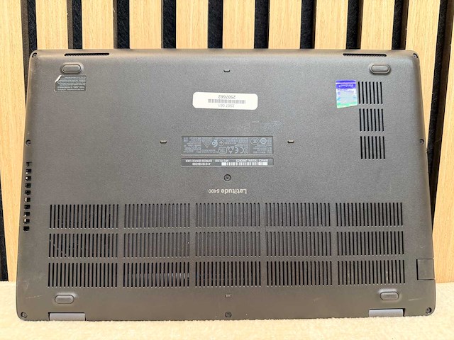 Dell - latitude 5400 - i5 / 16gb / 256gb / 13,9" laptop - afbeelding 6 van  9
