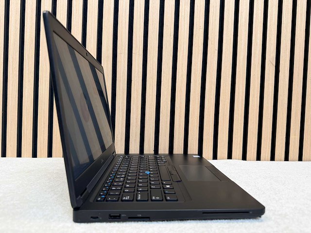 Dell - latitude 5490 - i5 / 16gb / 256gb / 13,9" laptop - afbeelding 2 van  7