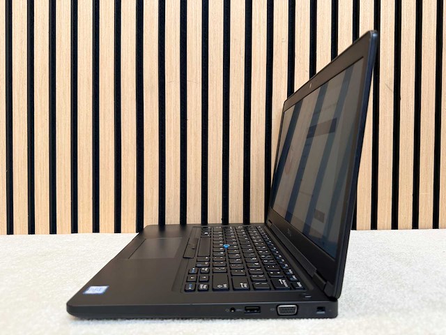 Dell - latitude 5490 - i5 / 16gb / 256gb / 13,9" laptop - afbeelding 3 van  7