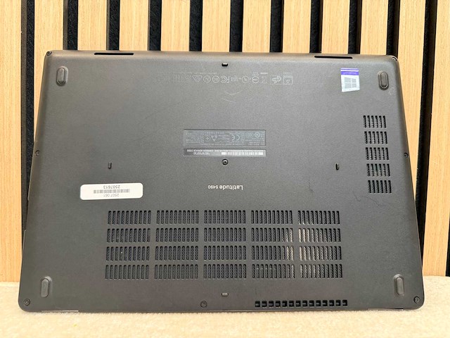 Dell - latitude 5490 - i5 / 16gb / 256gb / 13,9" laptop - afbeelding 6 van  7