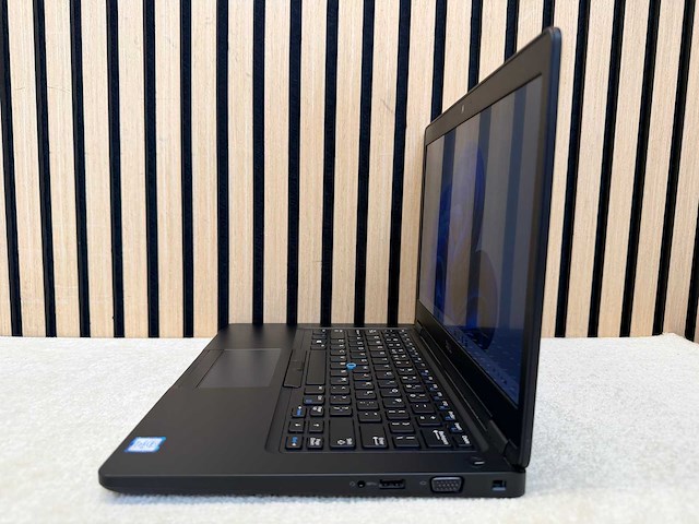 Dell - latitude 5490 - i5 / 8gb / 256gb / 13,9" laptop - afbeelding 3 van  6