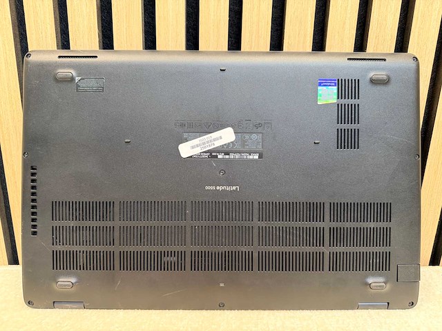 Dell - latitude 5500 - i5 / 16gb / 256gb / 15,3" laptop - afbeelding 5 van  7