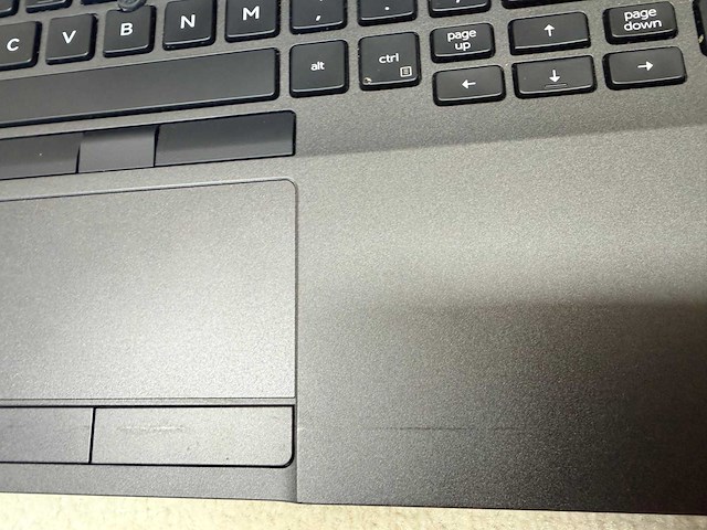 Dell - latitude 5500 - i5 / 16gb / 256gb / 15,3" laptop - afbeelding 6 van  7