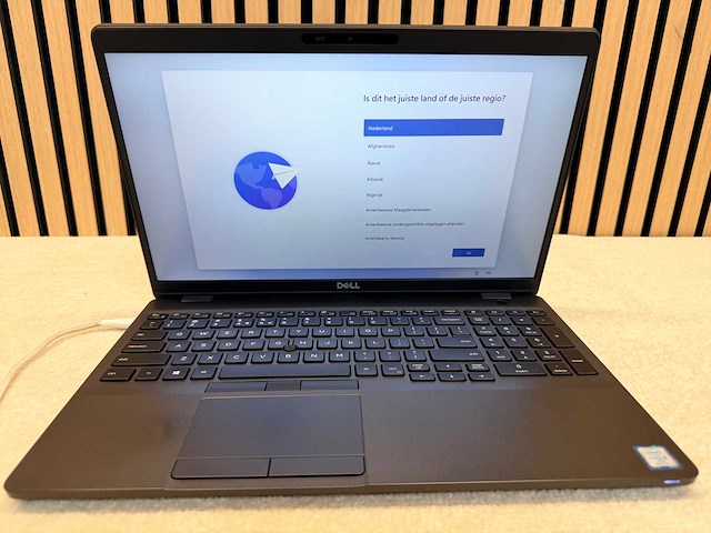 Dell - latitude 5500 - i5 / 16gb / 256gb / 15,3" laptop - afbeelding 1 van  8