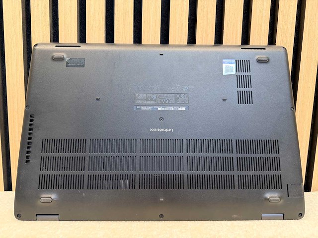 Dell - latitude 5500 - i5 / 16gb / 256gb / 15,3" laptop - afbeelding 6 van  8