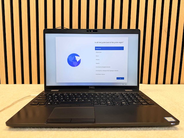 Dell - latitude 5500 - i7 / 32gb / 256gb / 15,3" laptop - afbeelding 1 van  9